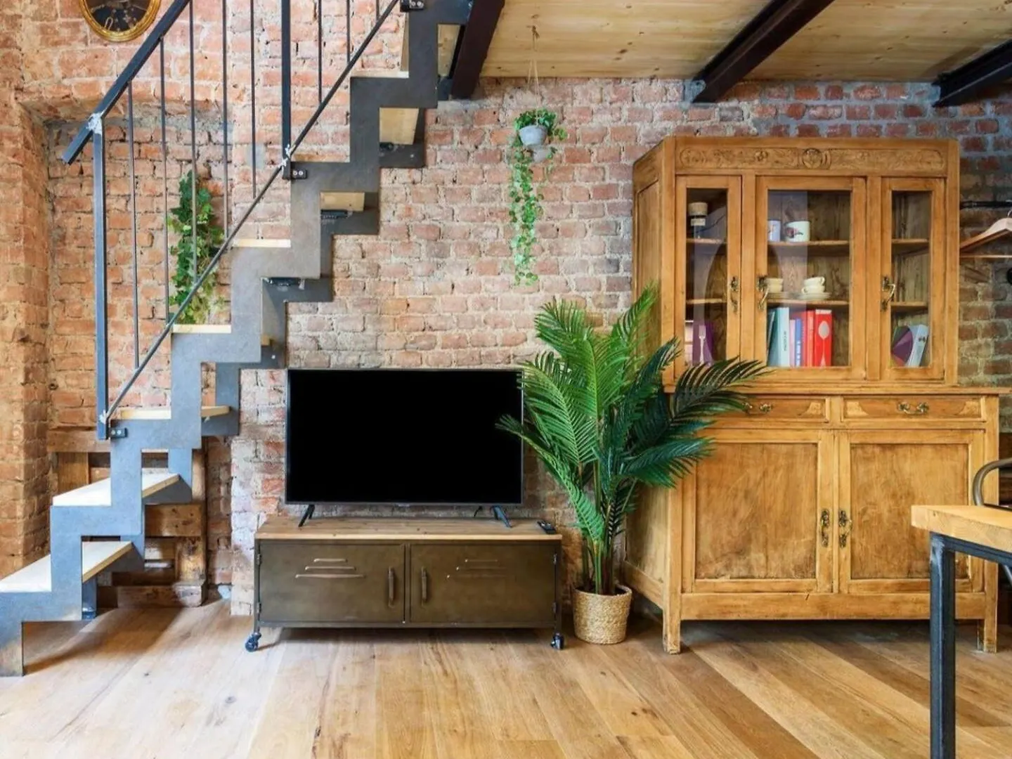 アパート ミラノDelightful Loft A Few Steps From Isolaアパートメント